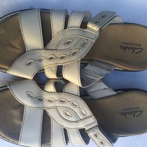 Clarks women 10 M Sandals